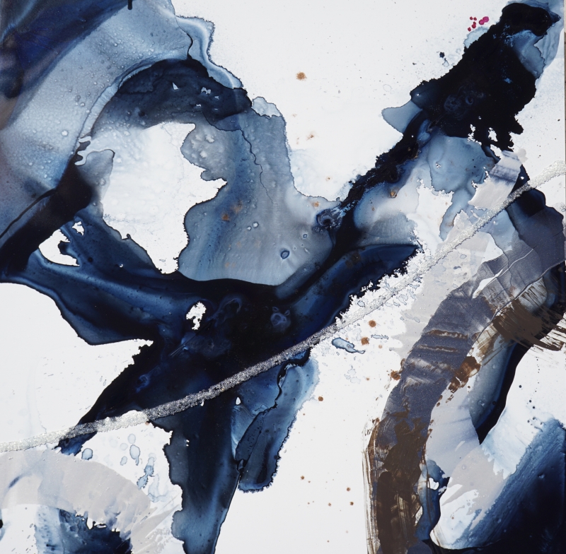 Navy and White by artist Maria Martin